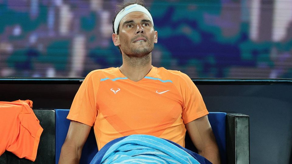Ameliyat edilen Nadal kortlardan uzun bir süre daha uzak kalacak